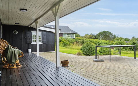 Lazorka - 200M from the Sea: Toit, Domicile, Porte, Chalet, Ombre, Siding, Cour, Biens, Arrière-Cour
