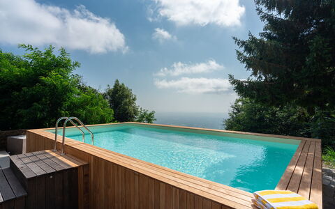 Casa Serra: L'Eau, Nuage, Ciel, Plante, Ressources En Eau, Jour, Piscine, Bleu Azur, Arbre, Ombre