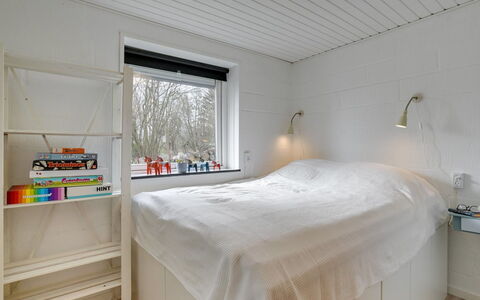 Hendrina - 500M from the Sea: Chambre, Bois, Plafond, Lit, Design Intérieur, Sol, Drap De Lit, Literie, Sol, Pièce