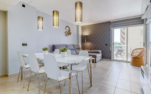 Cap Blanc: Table, Meubles, Bâtiment, Chaise, Fenêtre, Canapé, Plante D'Appartement, Cadre, Design Intérieur, Sol