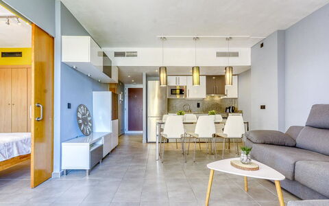 Cap Blanc: Meubles, Canapé, Table, Plante D'Appartement, Confort, Design Intérieur, Sol, Salon, Pot De Fleur, Cadre