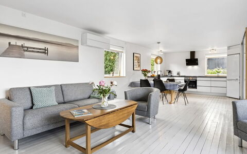 Henric - 500M from the Sea: Plafond, Sol, Design Intérieur, Sol, Composite, Meubles, Recours, Hôtel, Conception, Daylighting