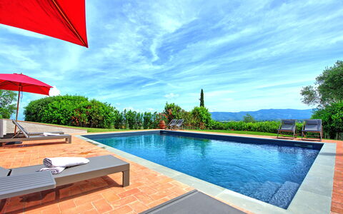 Villa Marliana: L'Eau, Ciel, Nuage, Plante, Piscine, Bleu Azur, Arbre, Ombre, Mobilier De Jardin, Rectangle