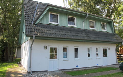 Im Kiefernweg Dhh 23: Bâtiment, Propriété, Plante, Fenêtre, Arbre, Maison, Ciel, Porte, Chalet