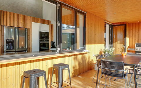 Bena - 800M from the Sea: Meubles, Design Intérieur, Chaise, Sol, Table, Recours, Sol, Plafond, Pièce, Eco Hôtel