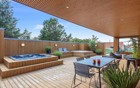 Bena - 800M from the Sea: Meubles, Design Intérieur, Chaise, Sol, Table, Recours, Sol, Plafond, Pièce, Eco Hôtel