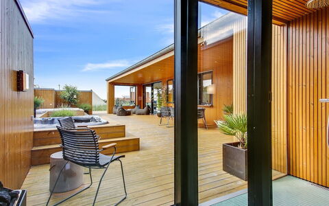Bena - 800M from the Sea: Meubles, Design Intérieur, Chaise, Sol, Table, Recours, Sol, Plafond, Pièce, Eco Hôtel