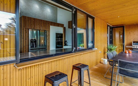 Bena - 800M from the Sea: Meubles, Design Intérieur, Chaise, Sol, Table, Recours, Sol, Plafond, Pièce, Eco Hôtel