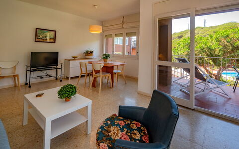 Els Pins: Meubles, Table, Propriété, Bois, Design Intérieur, Chaise, Bâtiment, Salon, Sol, Sol