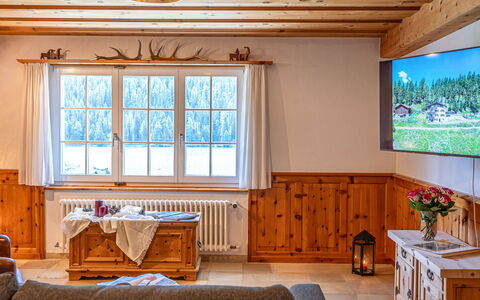 Chesa Anemona al Lej: Propriété, Bâtiment, Fenêtre, Bois, Design Intérieur, Éclairage, Architecture, Sol, Ombre, Plante