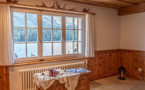 Chesa Anemona al Lej: Propriété, Fenêtre, Bâtiment, Bois, Design Intérieur, Architecture, Sol, Tache De Bois, Cabinetry, Sol