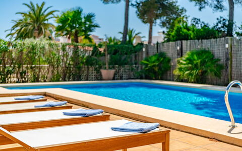 Villa Alsing: Piscine, Mobilier De Jardin, Recours, Parapluie, Meubles, Balancelle, Eco Hôtel, Loisir, Ombre, Chaise