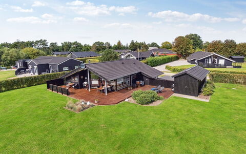 Evald - 400M from the Sea: Herbe, Prairie, Paysage, Écorégion, Plaine, Communauté Des Plantes, Lot Terre, Mobilier De Jardin, Prairie, Formations Arbustives