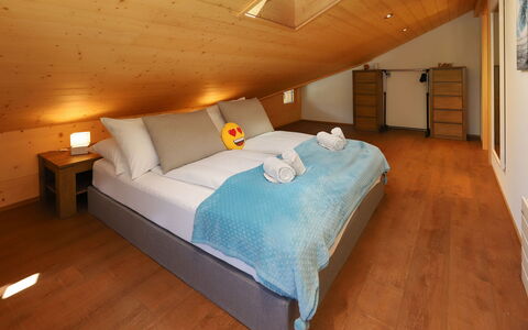Chalet Engelshüs: Design Intérieur, Meubles, Bois, Plafond, Chambre, Lit, Pièce, Sol, Sol, Drap De Lit