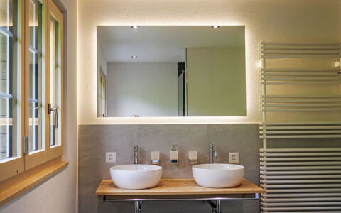 Chalet Engelshüs: Design Intérieur, Mur, Luminaire Plomberie, Sol, Luminaire, Salle De Bains, Plafond, Lavabo, Éclairage, Miroir