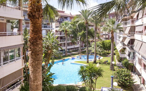Dénia 189: Ciel, Plante, Bâtiment, Arbre, Ombre, Immobilier, Paysage, Façade, Nuage, Appartement