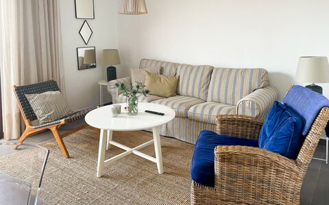 Limoneros: Propriété, Meubles, Canapé, Table, Design Intérieur, Bois, Confort, Salon, Sol, Oreiller