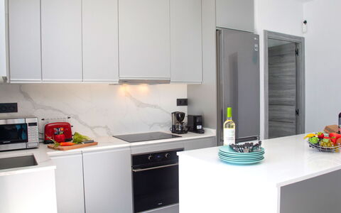 Estrella Azul: Propriété, Cabinetry, Comptoir, Appareil De Cuisine, Cuisinière, Cuisine, Électroménager, Design Intérieur, Évier, Sol