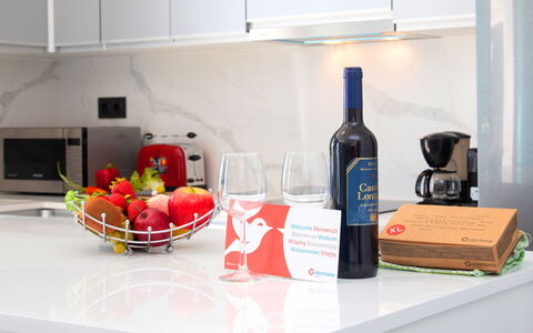 Estrella Azul: Aliments, Table, Bouteille, Vaisselle, Drinkware, Appareil De Cuisine, Du Vin, Bar, Bouteille En Verre