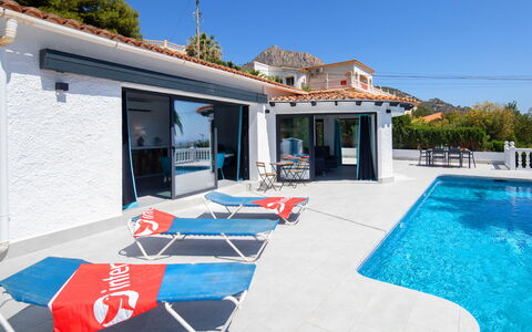 Estrella Azul: Ciel, L'Eau, Propriété, Meubles, Bleu, Piscine, Mobilier De Jardin, Ombre, Fenêtre, Chaise