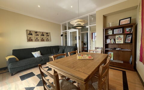 Le Palme: Table, Meubles, Canapé, Bâtiment, Bois, Chaise, Design Intérieur, Sol, Maison, Salon