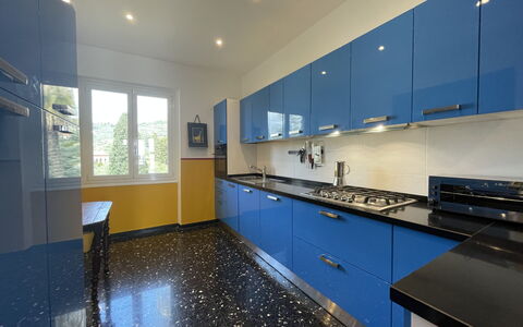 Le Palme: Cabinetry, Robinet, Meubles, Comptoir, Propriété, Fenêtre, Évier, Cuisine, Luminaire Plomberie, Design Intérieur