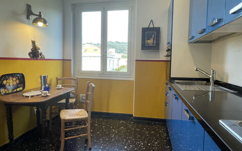 Le Palme: Evier, Propriété, Meubles, Évier, Cabinetry, Fenêtre, Comptoir, Design Intérieur, Bois, Sol