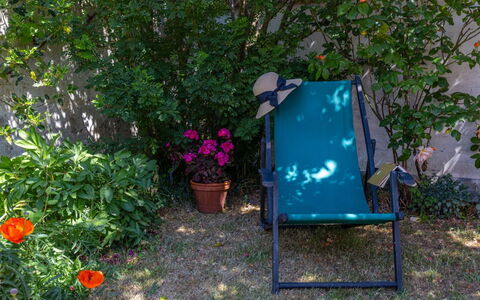 Merete - 50M from the Sea: Toit, Maison, Domicile, Chalet, Siding, Biens, Allée, Batiments Jardin, Cour, Cabanon