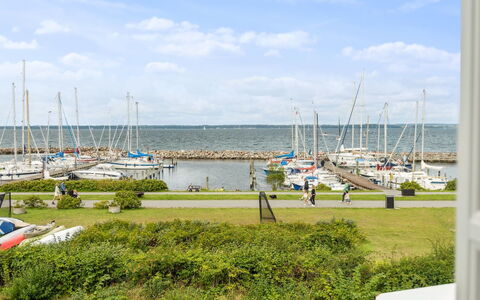 Merete - 50M from the Sea: Toit, Maison, Domicile, Chalet, Siding, Biens, Allée, Batiments Jardin, Cour, Cabanon