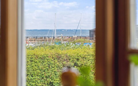 Merete - 50M from the Sea: Toit, Maison, Domicile, Chalet, Siding, Biens, Allée, Batiments Jardin, Cour, Cabanon