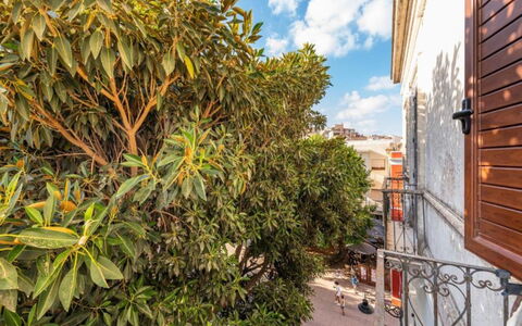 L'Appartamento nel Corso: L'Eau, Ciel, Nuage, Bleu Azur, Bâtiment, Arbre, Montagne, Cotiers Et Relief Océaniques, Fenêtre, Lac