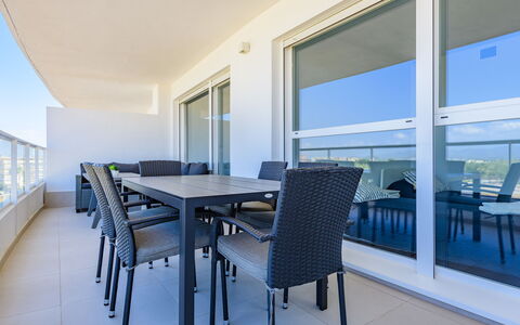 Gran Canet: Table, Meubles, Ciel, Bâtiment, Plante, L'Eau, Design Intérieur, Chaise, Ombre, Nuage
