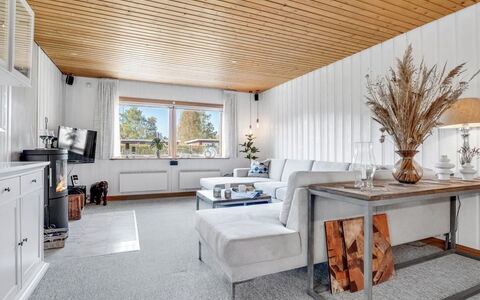 Hakon - 550M from the Sea: Meubles, Design Intérieur, Sol, Canapé, Mur, Plafond, Bois, Sol, Salon, Luminaire