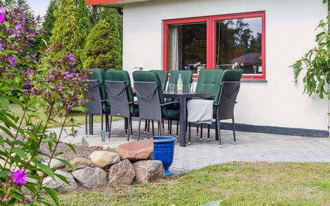 Hakon - 550M from the Sea: Toit, Domicile, Porte, Chalet, Ombre, Siding, Cour, Biens, Arrière-Cour