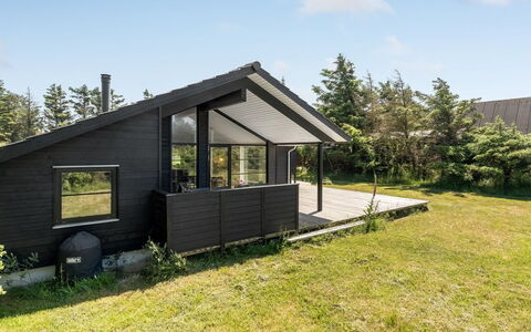 Annvy - 400M from the Sea: Bois, Maison, Domicile, Toit, Chalet, Siding, Batiments Jardin, Porte, Porche, Cabanon