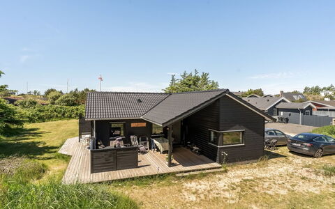 Annvy - 400M from the Sea: Toit, Maison, Chalet, Siding, Domicile, Batiments Jardin, Cabanon, Cour, Allée, Porche