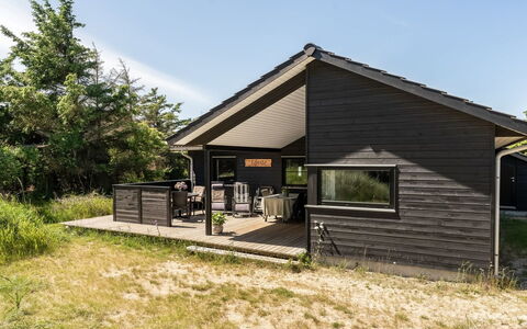 Annvy - 400M from the Sea: Bois, Maison, Toit, Chalet, Domicile, Siding, Zone Rurale, Porte, Porche, Batiments Jardin
