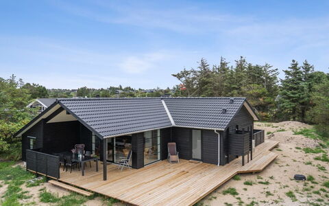 Annvy - 400M from the Sea: Bois, Sol, Design Intérieur, Sol, Meubles, Parquet, Pièce, Plafond, Tache De Bois, Dur