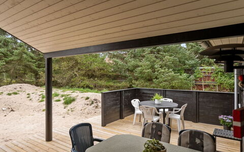 Annvy - 400M from the Sea: Bois, Sol, Design Intérieur, Sol, Meubles, Parquet, Pièce, Plafond, Tache De Bois, Dur