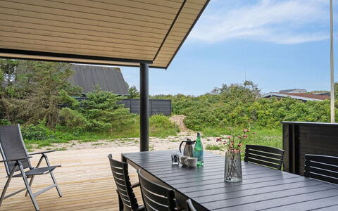 Annvy - 400M from the Sea: Bois, Sol, Design Intérieur, Sol, Meubles, Parquet, Pièce, Plafond, Tache De Bois, Dur