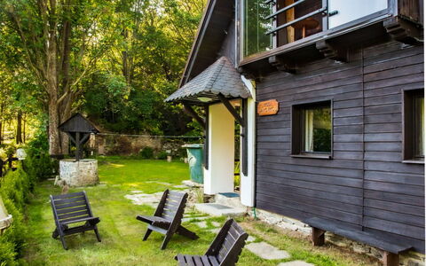 Dolní Jílovice: Plante, Bâtiment, Fenêtre, Botanique, Arbre, Bois, Lot Terre, Maison, Chalet, Végétation