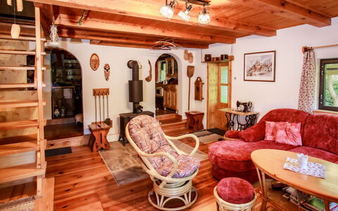 Dolní Jílovice: Meubles, Cadre, Table, Bois, Éclairage, Design Intérieur, Architecture, Bâtiment, Sol, Sol