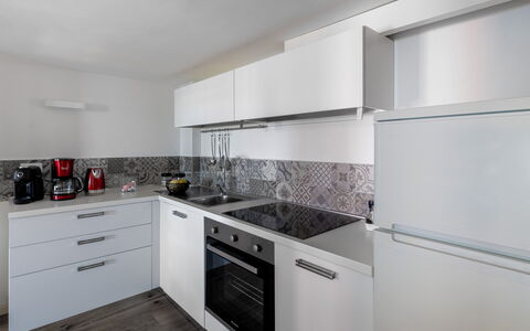 Argentarola House, Porto Santo Stefano, Seaview An: Cabinetry, Comptoir, Évier, Bâtiment, Cuisinière, Cuisine, Robinet, Evier, Électroménager, Sol