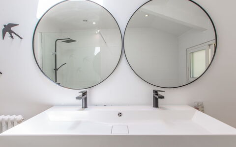 Caloye: Miroir, Propriété, Luminaire Plomberie, Meubles, Robinet, Blanc, Évier, Lavabo, Salle De Bains, Design Intérieur
