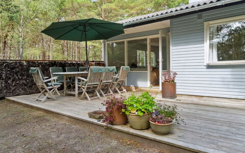 Alita - 300M from the Sea: Bois, Meubles, Appartement, Pièce, Plafond, Tache De Bois, Chaise, Dur, Vernis, Lumber