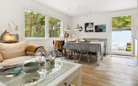 Alita - 300M from the Sea: Design Intérieur, Meubles, Sol, Bois, Canapé, Plafond, Sol, Salon, Pièce, Parquet