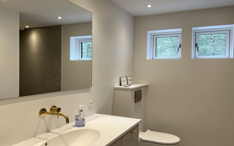 Alita - 300M from the Sea: Design Intérieur, Mur, Sol, Luminaire Plomberie, Salle De Bains, Sol, Plafond, Éclairage, Miroir, Lavabo