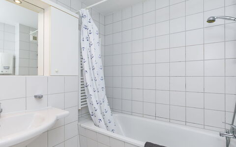 Morgensonne: Luminaire Plomberie, Propriété, Baignoire, Robinet, Tete De Douche, Salle De Bains, Miroir, Évier, Noir, Douche