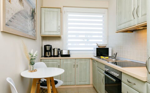 Möwe: Comptoir, Cabinetry, Meubles, Propriété, Blanc, Évier, Evier, Tiroir, Chaise, Design Intérieur