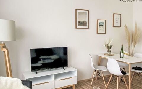 Möwe: Meubles, Propriété, Table, Canapé, Bois, Design Intérieur, Bâtiment, Plante D'Appartement, Plante, Cadre